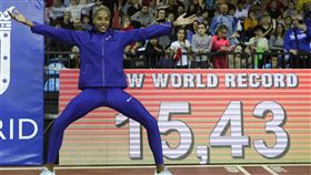 ▲委內瑞拉田徑女將羅哈斯（Yulimar Rojas）以15.43公尺刷新女子室內三級跳遠的世界紀錄。（圖／美聯社／達志影像）