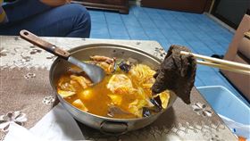 麻辣火鍋,菜瓜布,湯底（圖／翻攝自爆廢公社）