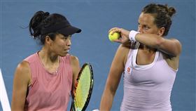 ▲謝淑薇與搭檔史翠可娃（Barbora Strycova）挺進杜拜女網雙打決賽。（圖／美聯社／達志影像）