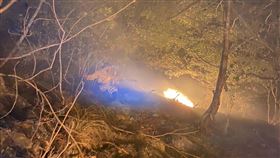 中橫便道邊坡森林火警台8臨37線（中橫便道）5.4K處馬陵路段邊坡20日下午發生森林火警，東勢林區管理處立即調度國家森林救火隊前往滅火。（東勢林區管理處提供）中央社記者蘇木春傳真　109年2月22日