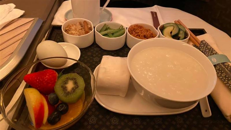 吃飛機餐被肉鬆嗆到…超慘結局網笑翻