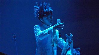 奪走女星第一次　吳青峰虧原本太緊了