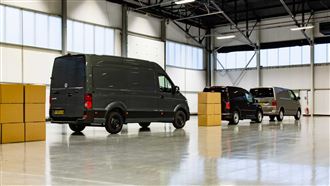 福斯自動停車有多強？特技車手也輸它