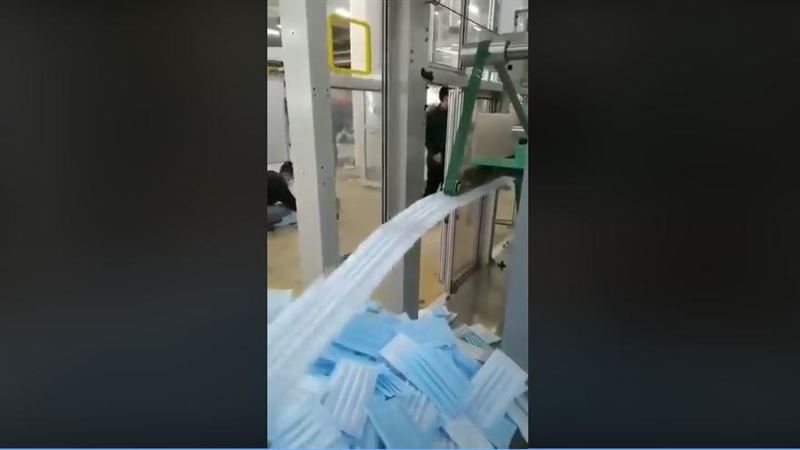 台口罩機噴射畫面曝！486先生驚呆