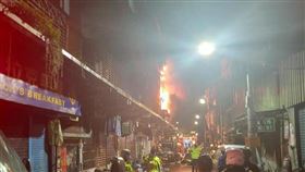 中和,酒醉,縱火,濃煙,歐卡。（翻攝臉書社團我是中和人）