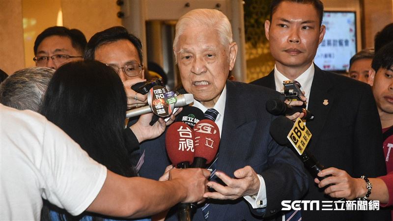 李登輝健康狀況？李辦5時半出面說明