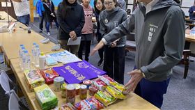 武漢肺炎防疫　新竹市啟動居家關懷中心因應武漢肺炎疫情，新竹市長林智堅（右）23日舉行跨局處會議，宣布成立「居家關懷中心」，為居家檢疫與隔離者提供相關服務。（新竹市政府提供）中央社記者魯鋼駿傳真　109年2月23日