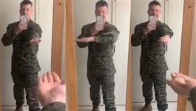 美國,手掌,手腕,反轉,Jayson Deland,特異功能,手肘,陸戰隊,軍人 圖／翻攝自YouTube