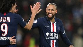 巴黎聖日耳曼內馬爾穿上中國加油球衣。（圖／路透社／達志影像）