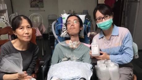 肌萎症鬥士病逝…母淚別：他想活下去