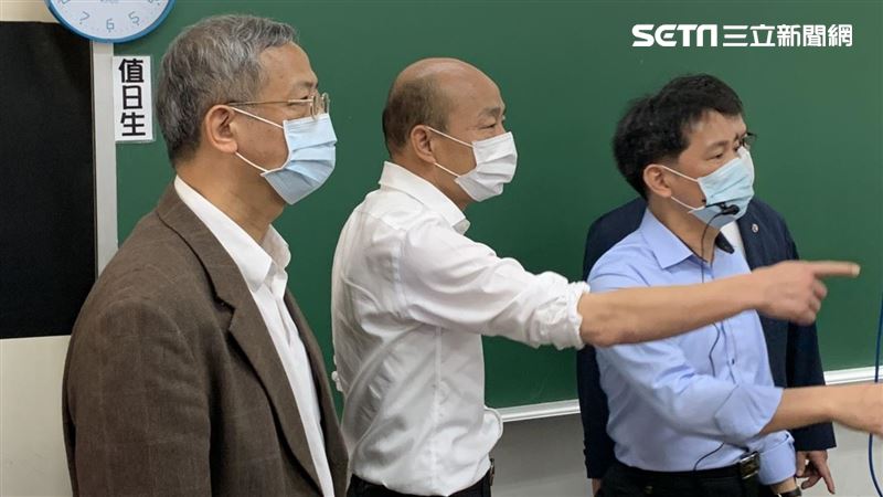 護專妹教洗手　韓國瑜十指緊扣認真學