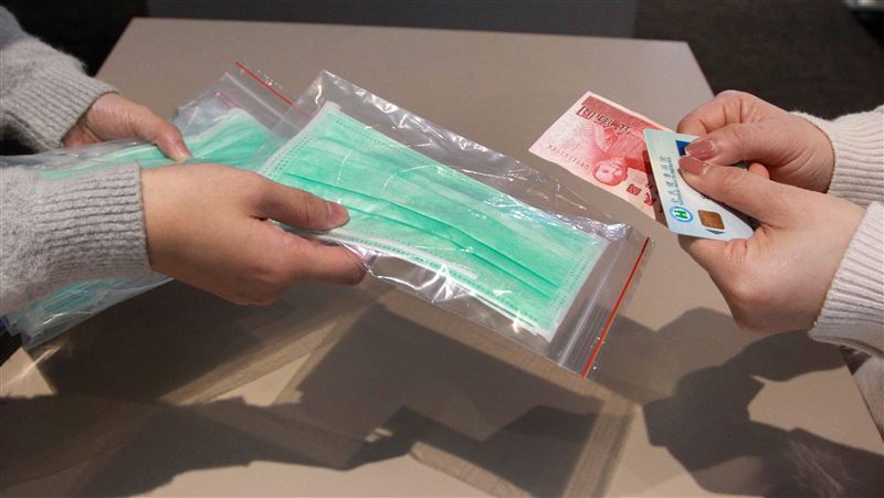 查藥局口罩剩多少　他見這畫面驚呆