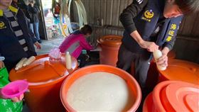 臺東查緝隊破獲2400公升私釀酒。（圖／記者王浩原攝影）