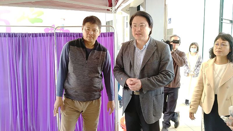 基隆明德國中防疫股長　助學生量體溫