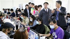 網路科技美商台南辦公室揭牌Linker Networks美商寶蘊凌科網路科技有限公司台南辦公室24日揭牌，台南市長黃偉哲（後右2）出席，並參觀了解營運情形。（台南市政府提供）中央社記者楊思瑞台南傳真  109年2月24日