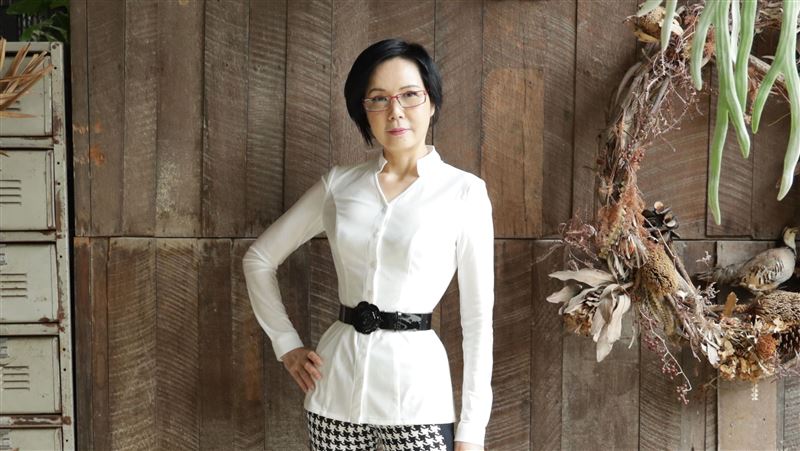塑身衣女王走進校園當教授　學生稱奇