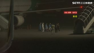 血友病少年與母親抵台　下機畫面曝光