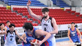 亞洲盃日本歸化球員羅斯特（Ryan Rossiter）。（圖／記者劉家維攝影）