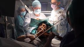 小提琴,腦瘤,手術,觀察,演奏,手術室,罕見,測試,開腦,才華, 圖／翻攝自YouTube