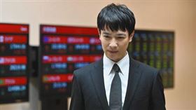 《半澤直樹2》開拍，堺雅人「半澤」上身，再現招牌表情。（圖／緯來日本台）