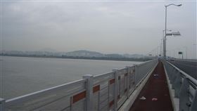 漢江
https://www.flickr.com/photos/kuruman/2890649674/in/photolist-5prkru-5prj23-5prnnw-5prmEw-5prm3s-oCLYrH-oG6cYL-omhChE-omhzW8-oCKmq3-oBywni-oAKcRA-oG6dpq-opCCQq-oG6dbu-oCKkdJ-oG6e9G-oE6cXE-opCTwi-oB