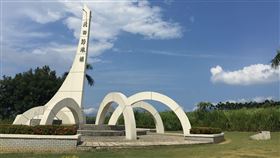 花蓮瑞穗鄉公所推出「春遊住宿好禮讚」活動，3月2日以後入住合作的旅宿業者，不限平假日即可享有好茶或泛舟體驗，另外鄉內的北回歸線標（圖）、掃叭石柱遺址等也是遊客停留拍照打卡的著名景點。