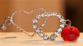 耳環（示意圖／翻攝自pixabay）