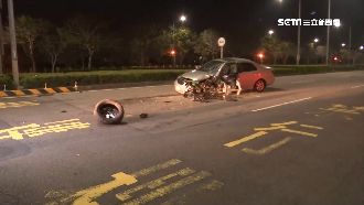 疑疲勞駕駛釀禍　轎車自撞安全島