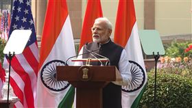 莫迪：美印國防合作重要印度總理莫迪（右）25日與美國總統川普在海得拉巴宮會談後共同主持聯合說明會。莫迪表示，國防合作在美印戰略夥伴關係中非常重要。中央社記者康世人新德里攝  109年2月25日