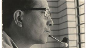 今天是導演辛奇逝世10週年，國影中心「TFI台灣電影數位博物館」推出線上展覽「跨越—辛奇的本事」，結合數位照片影像，回顧台灣這名重量級導演的多方位影劇人生。