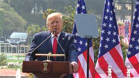 川普：擴大四邊會談的任務為對抗中國軍力擴張，美國總統川普（圖）25日在與印度總理莫迪會談後說，決定振興擴大「四邊會談」的任務。中央社記者康世人新德里攝  109年2月25日