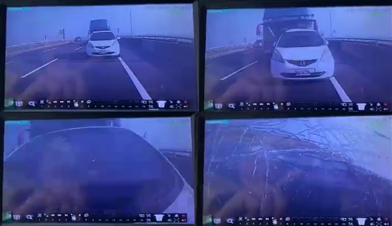 轎車慘遭夾成鐵餅　驚悚追撞畫面曝光