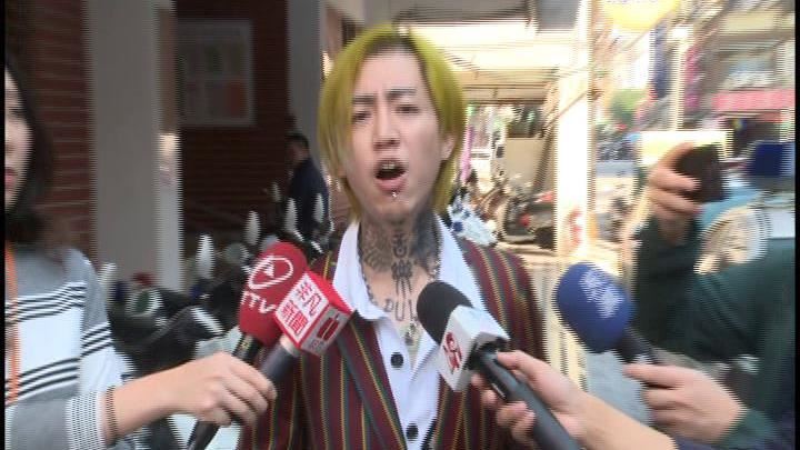 謝和弦強制送醫　竟是遭管委會逼走