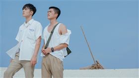 瞿友寧監製純愛新片  獲選金馬奇幻影展開幕片2020金馬奇幻影展4月展開，26日公布導演瞿友寧監製的同志純愛電影「刻在你心底的名字」為開幕片，演員曾敬驊（右）和陳昊森（左）在片中展開一段動人的男男戀。（金馬奇幻影展提供）中央社記者鄭景雯傳真  109年2月26日