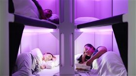 經濟艙中的靜謐的私人空間與全平躺的睡眠體驗。（圖／紐西蘭航空提供）