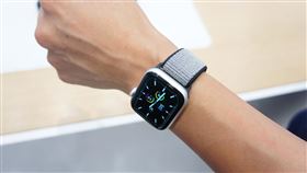 蘋果發表第5代智慧手錶蘋果公司10日在美國總部Apple Park發表第5代Apple Watch智慧手錶，配備全新「Always-On Retina顯示器」，即使放下手腕，錶面也不會全黑，可以隨時查看時間與其他功能。中央社記者吳家豪舊金山攝  108年9月11日