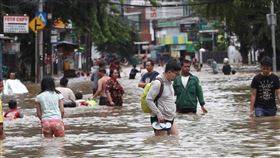 印尼雅加達洪患5死3失蹤 近2萬人無家可歸（圖／翻攝自推特）
https://twitter.com/techami31/status/1232622453911891968/photo/1