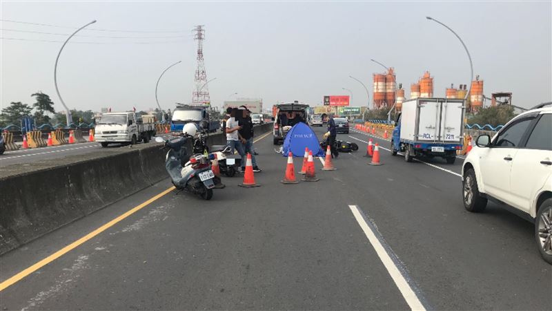 快訊／高屏大橋死亡車禍　騎士遭輾斃