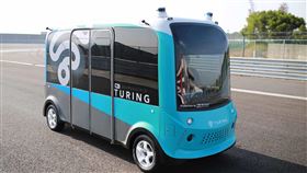 北市5月測試夜間自駕巴士  最快9月可試乘台北市與台灣智慧駕駛公司合作，5月起將在信義路公車專用道投入3台自駕巴士，利用凌晨零時30分至2時30分時間進行測試，最快9月提供民眾試乘。圖為4米自駕巴士。（台北市交通局提供）中央社記者梁珮綺傳真　109年2月27日