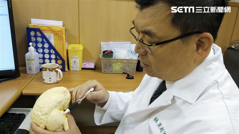 她腦內長「青春痘」舌頭痛到無法講話