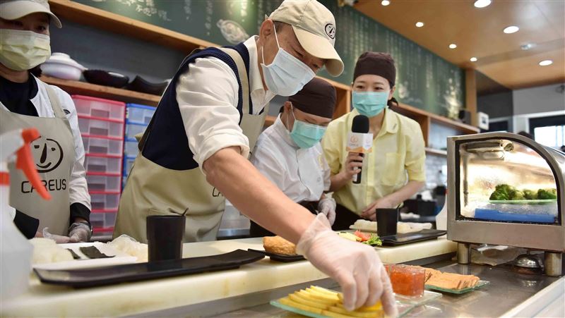 疫情害慘餐飲業？他提數據打臉韓國瑜