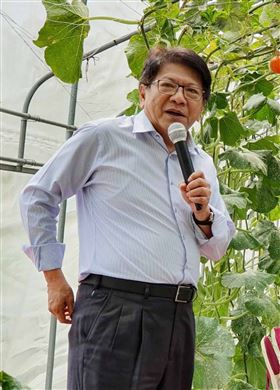 作家吳祥輝在臉書點名，如果高雄罷韓成功，高雄市長補選「隔壁的屏東縣長潘孟安，最具分量」，潘孟安今天被媒體問到這件事，他說，「現在就是把屏東縣長的工作做好」。