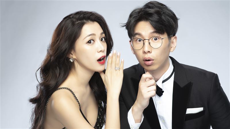閃婚稚嫩臉牙醫　王思平曝超甜婚紗照