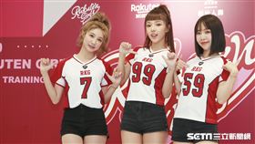 樂天桃猿女孩新成員筠熹、宣琳、甯亞。（圖／記者林士傑攝影）