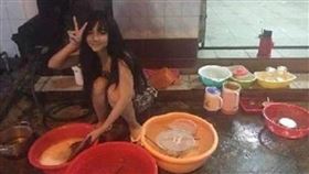 越南,洗碗妹。(圖/翻攝自臉書)