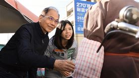 游錫堃任命洪慈庸為立法院顧問。（圖／洪慈庸辦公室提供）