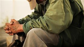 敲門,討飯,乞討,低收入(翻攝自Pixabay)