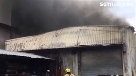 台北市延平北路七段鐵皮工廠火警現場。（圖／翻攝畫面）