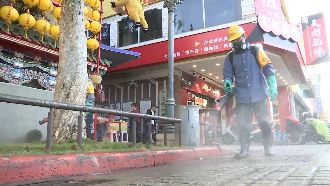 確診看護趴趴走　龍山寺、台鐵大消毒