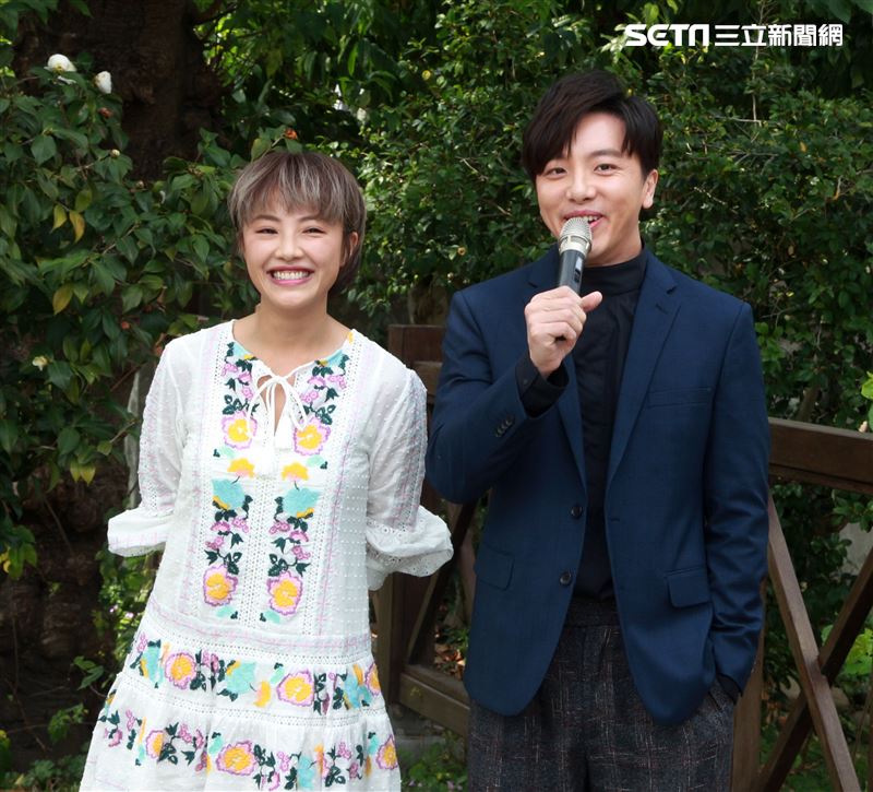 「姊妹們追吧」男女主角坤達、張允曦(小8)出席首映記者會。（記者邱榮吉/攝影）